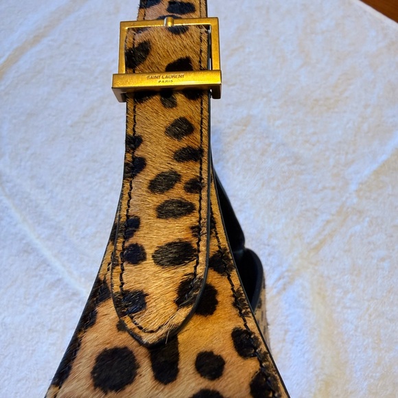 Saint Laurent
Le 5 A 7 Small Hobo Bag in Leopard-Print Calf Hair - Picture 5 of 11